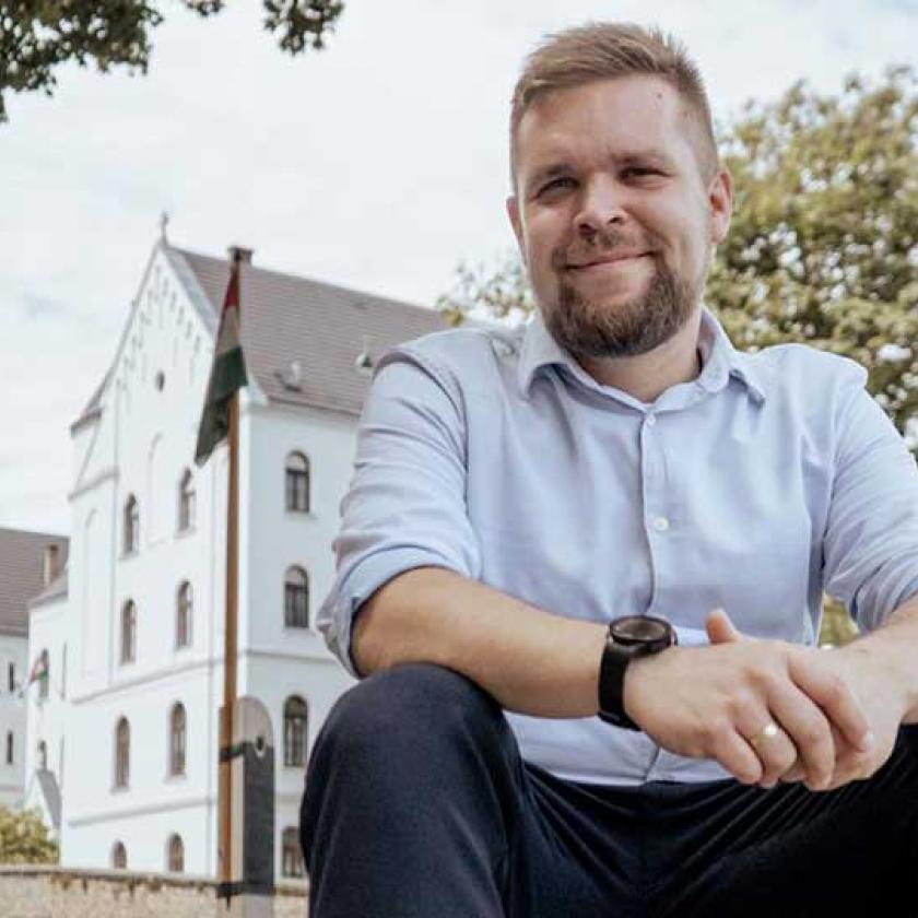 Végeztek az újraszámolással Győrben, még nőtt is a győztes Pintér Bence előnye a leváltott fideszes polgármesterrel szemben 