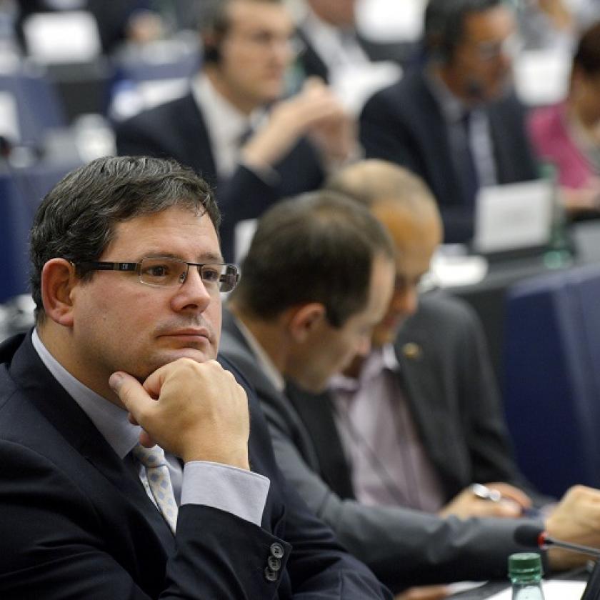 60 milliós búcsúpénzzel távozhat a fideszes rekorder az Európai Parlamentből