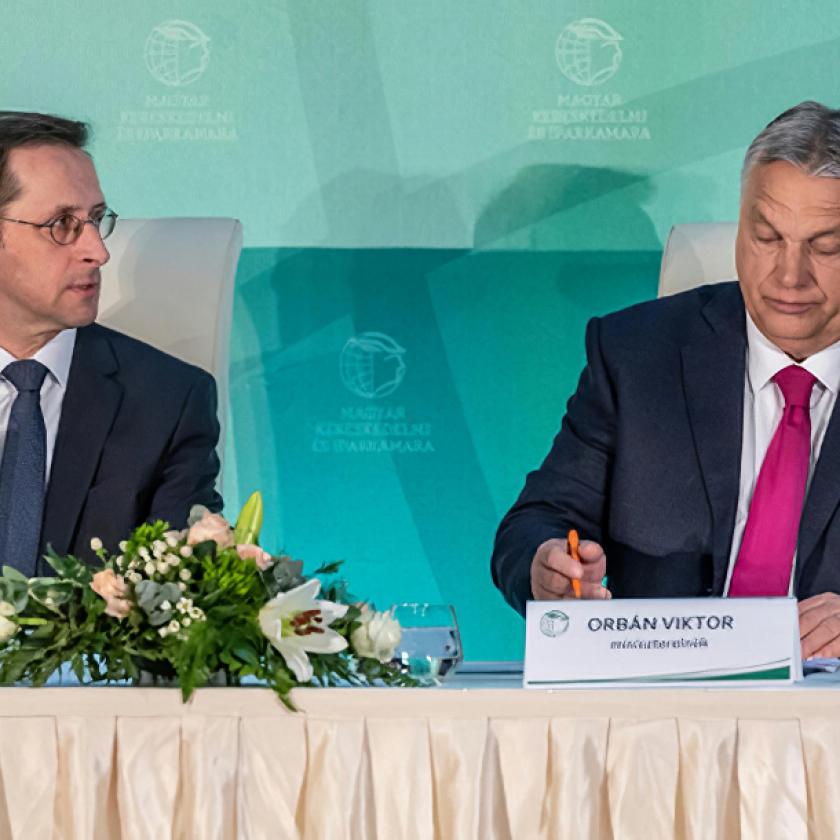 Az egyik kezével még többet vesz el az Orbán-kormány, a másikkal pedig még jobban büntet