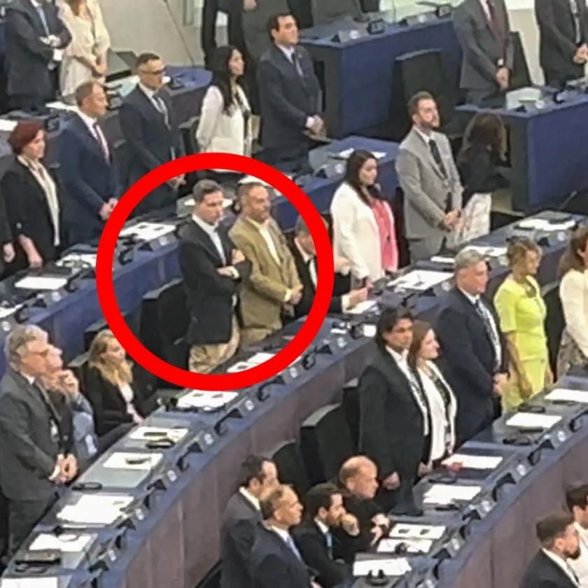 A Fidesz új EP-frakciójából több képviselő is ülve maradt az EU himnusza alatt az alakuló ülésen