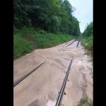 Alighogy helyreállították, újra újra elmosta az eső a síneket Komárom-Esztergom vármegyében