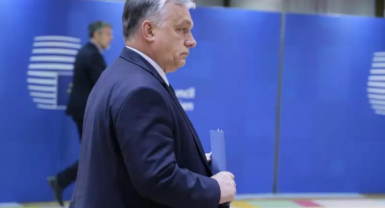 Lehet, hogy Orbán még az EP két szélsőjobboldali pártcsaládjának sem lesz elég szalonképes