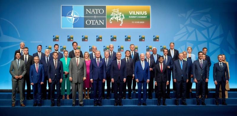 A szétesés küszöbén van a NATO 