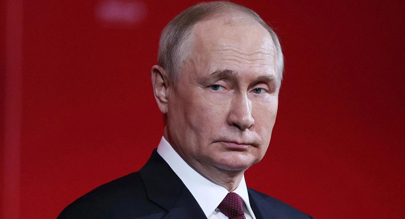 Inog a talaj Vlagyimir Putyin lába alatt