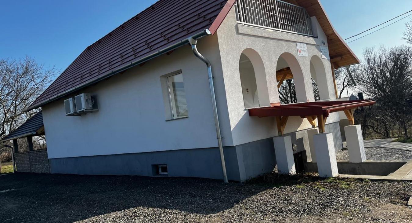 Beperelte a lepsényi polgármester Hadházy Ákost