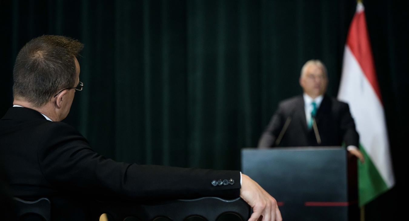 A magyar kormány feltűnési viszketegségben szenved 