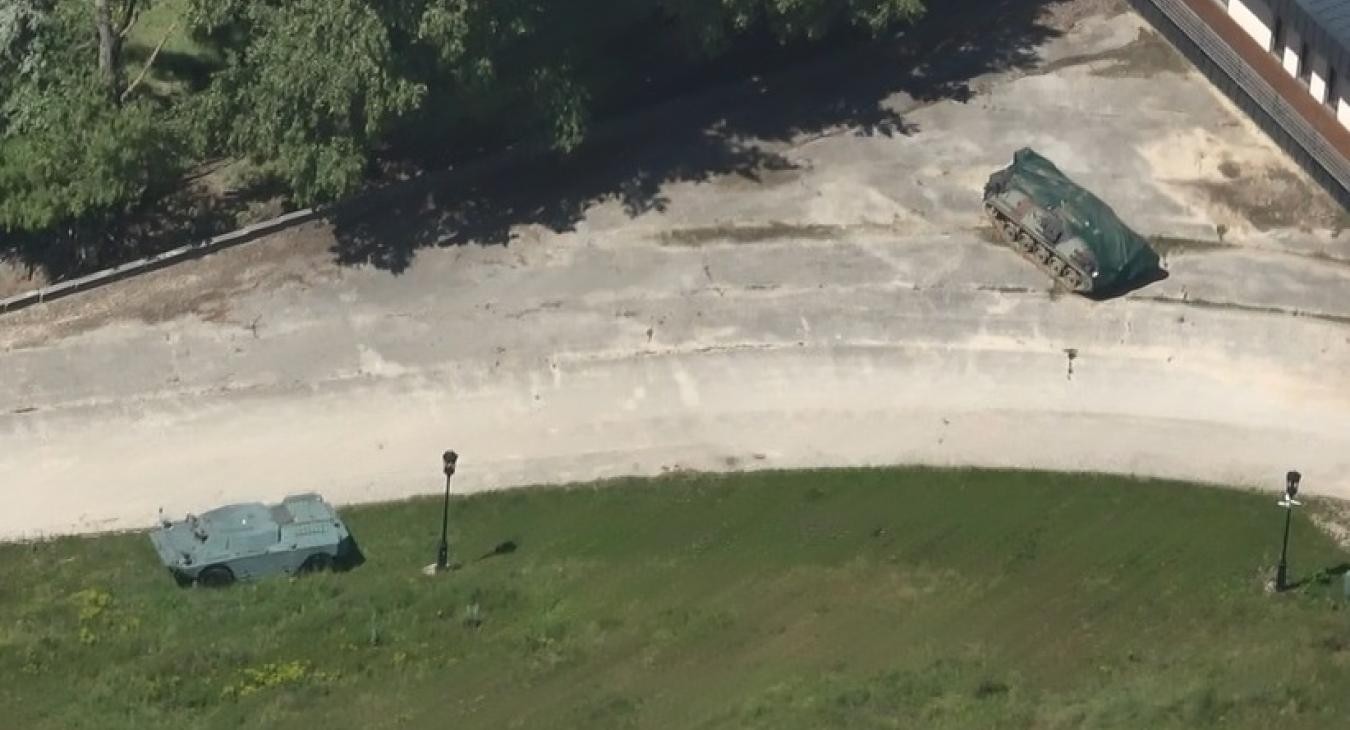 Harckocsik lendültek mozgásba Mészáros Lőrinc nyaralója és a kormányfő hatvanpusztai birtoka között