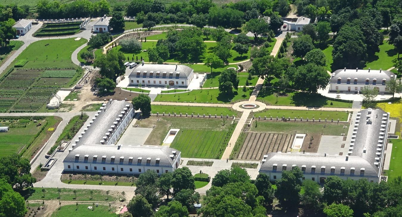 Előre, nem hátra: Hatvanpusztán végeztek az Orbán-birtok parkosításával