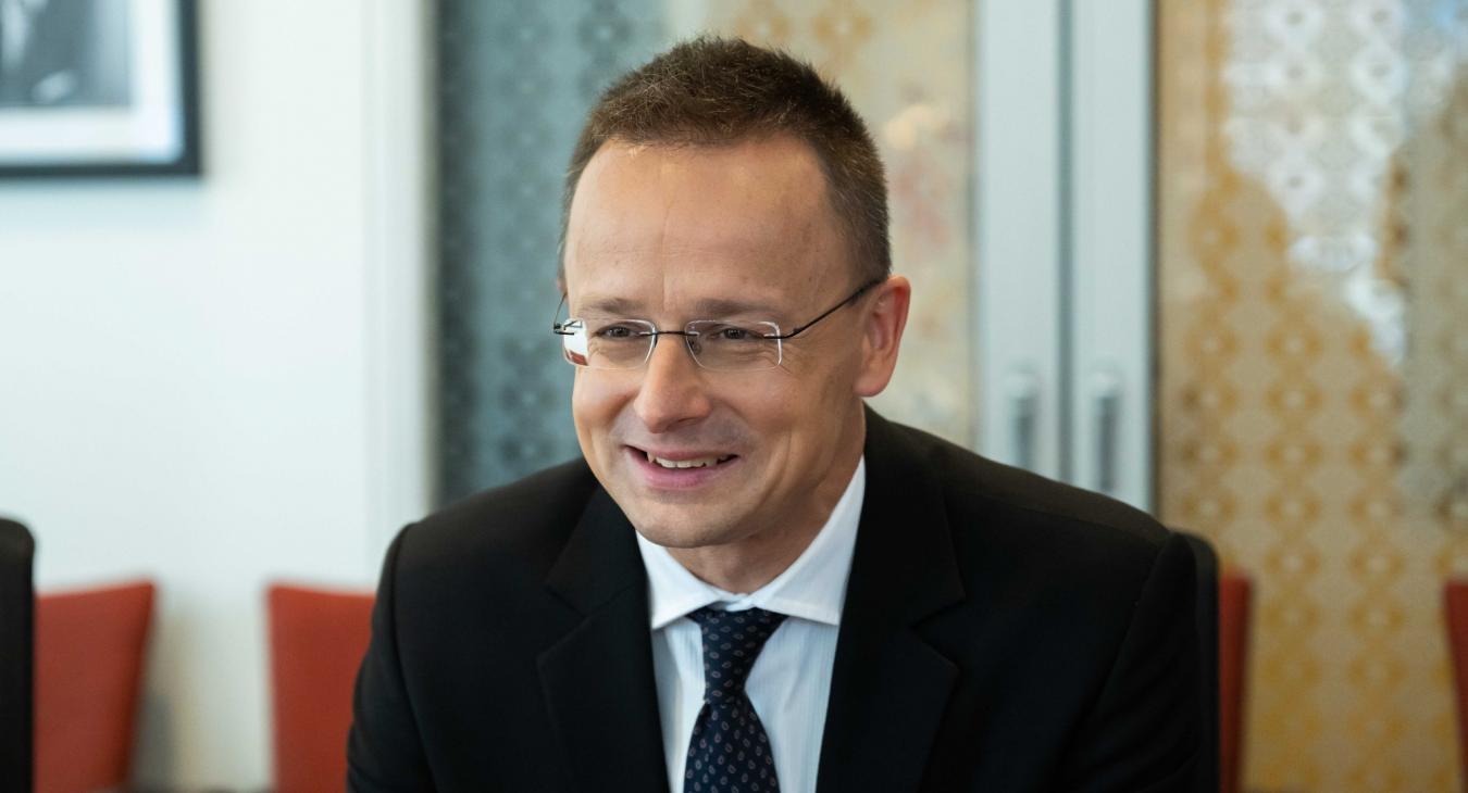 Szijjártó szerint a békepárti többség nem elég hangos 