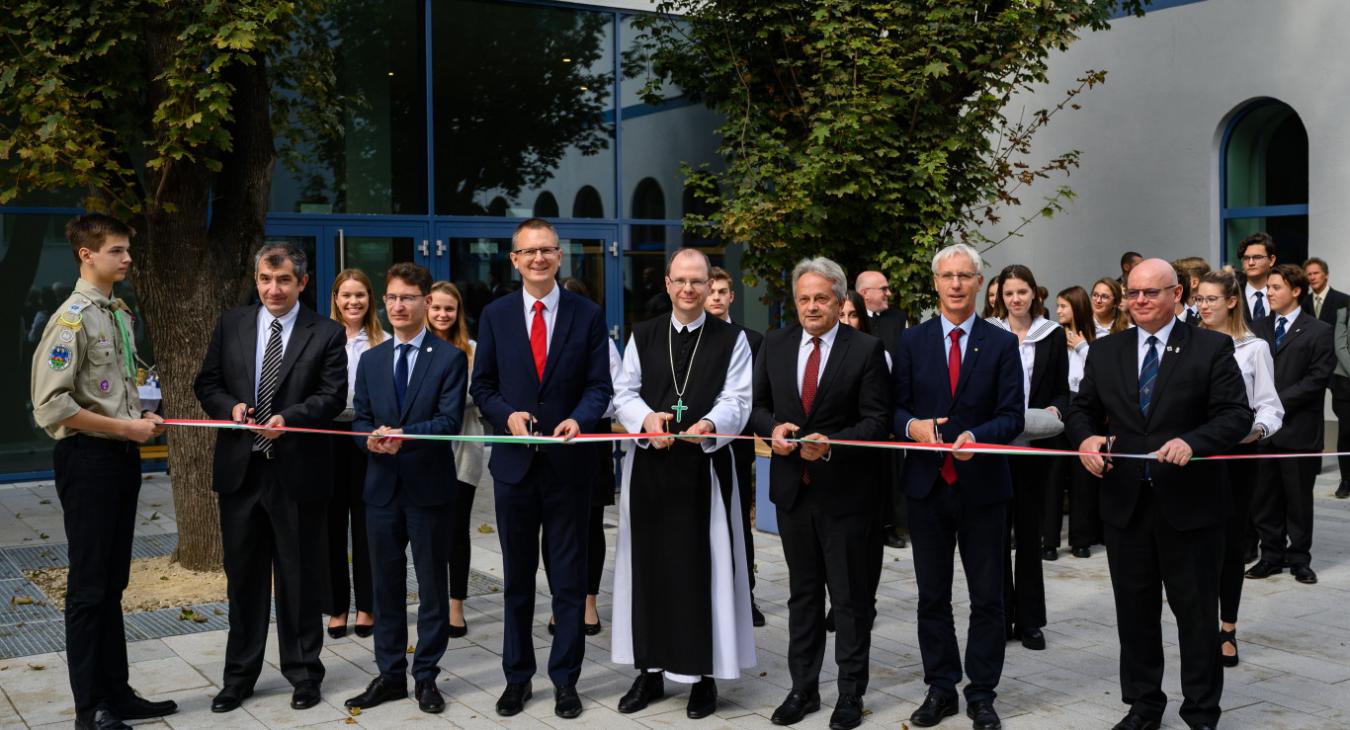 Kormányközeli üzleti körökig érhetnek a vatikáni vizsgálat szálai