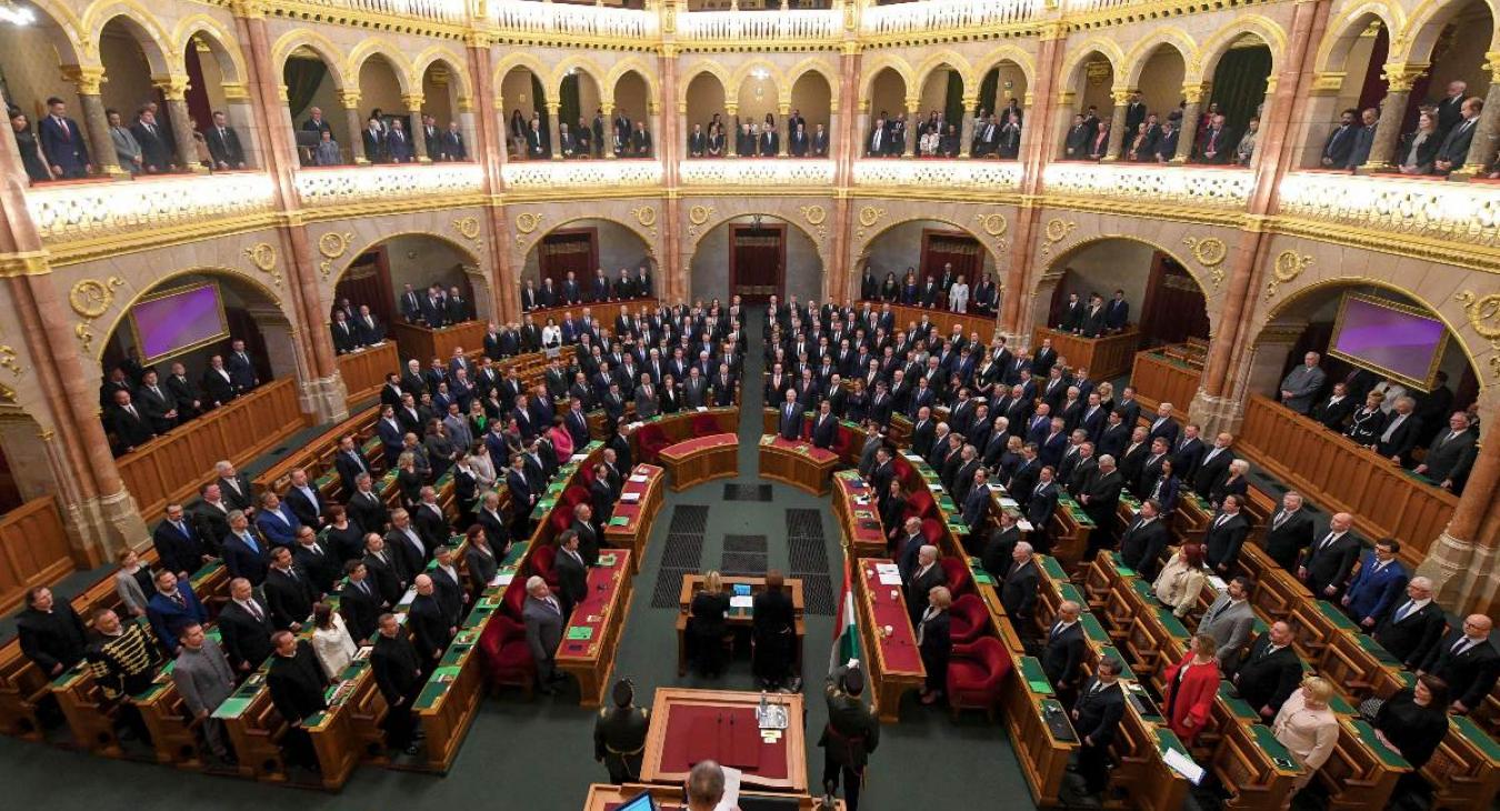 Kedden szavaz a parlament a pedagógusokról