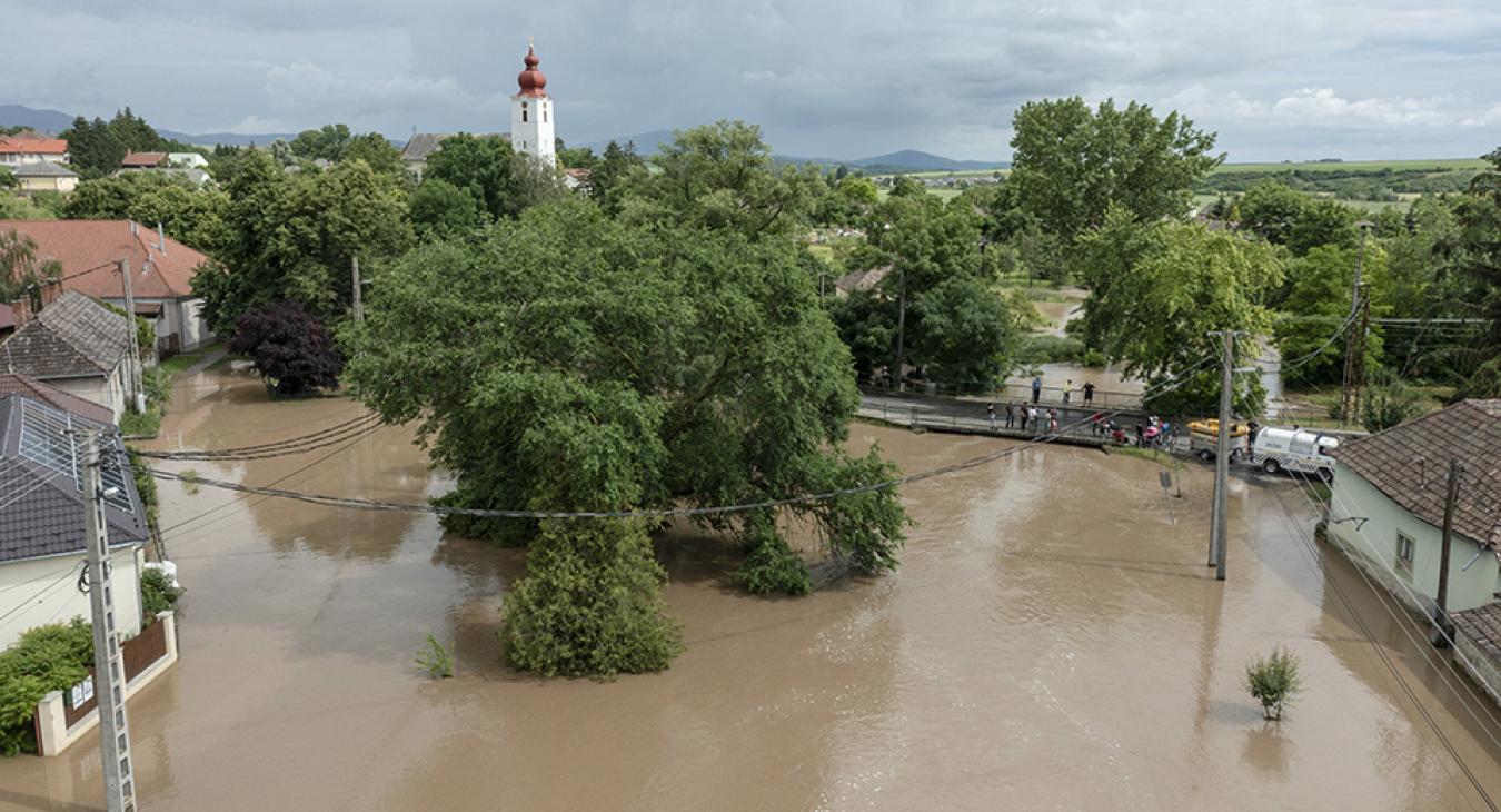 Lecsapott a vihar, ingatlanokat öntött el a víz 