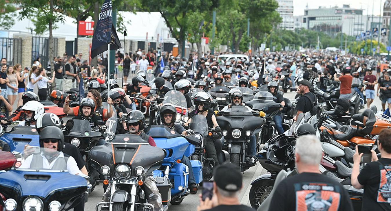 Elárasztották a fővárost a Harley-sok