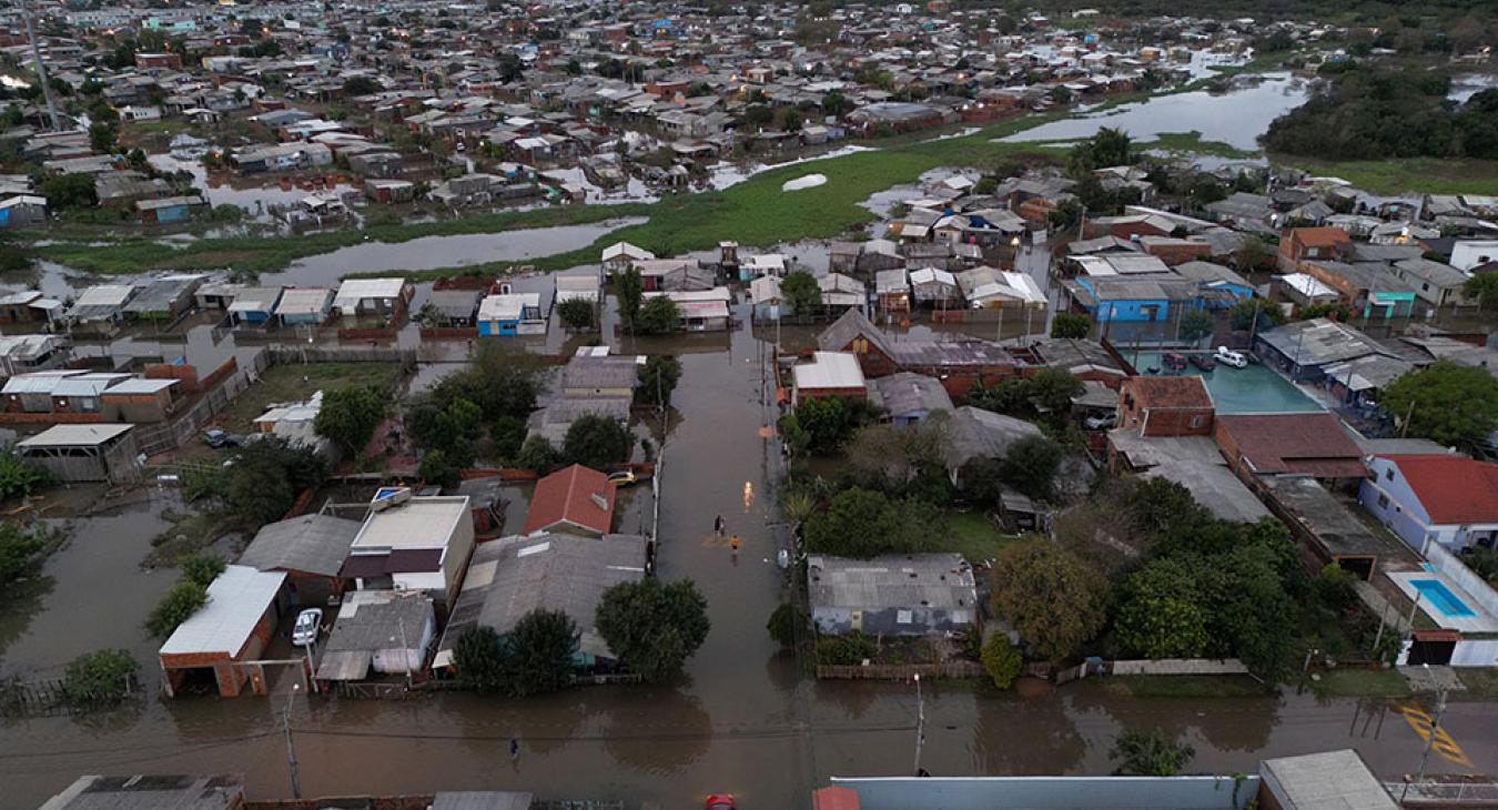 Szijjártó Péter felajánlotta Magyarország segítségét az árvíz sújtotta Szerbiának