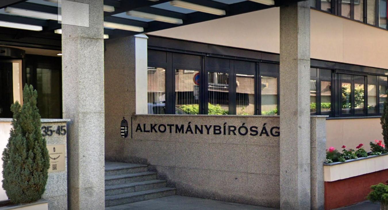 Megüresedett négy hely az Alkotmánybíróságon - a Fidesz tölti fel