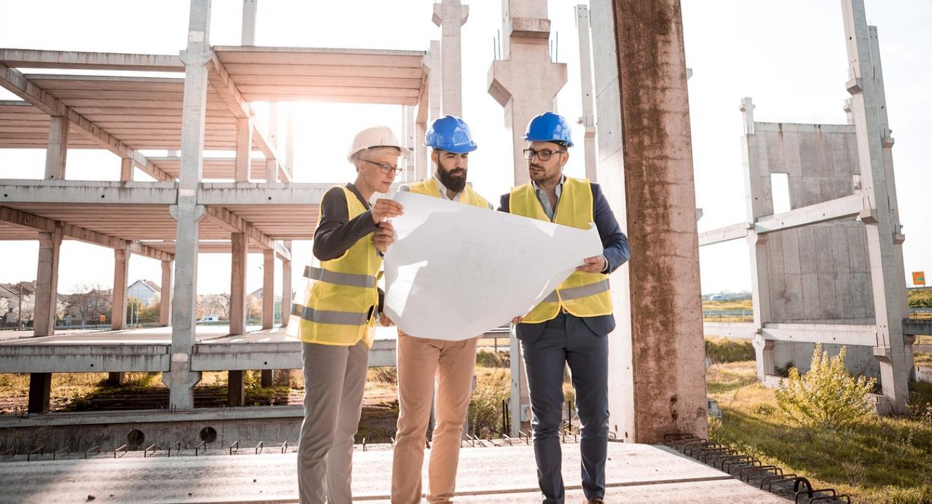 Mészáros Lőrinc cégei több építkezésen is menet közben és érdekesen módosították a szerződéseket