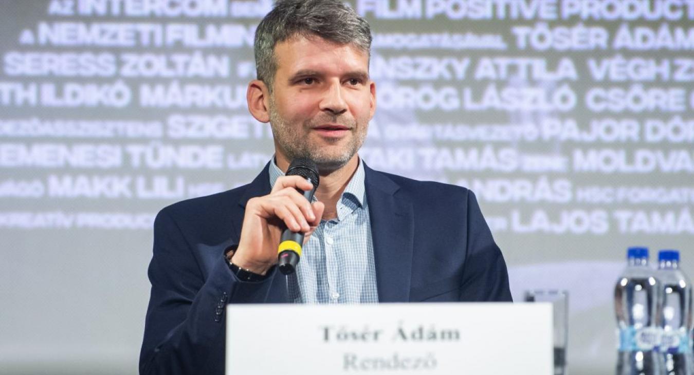 Újságírót fenyegetett a rendező