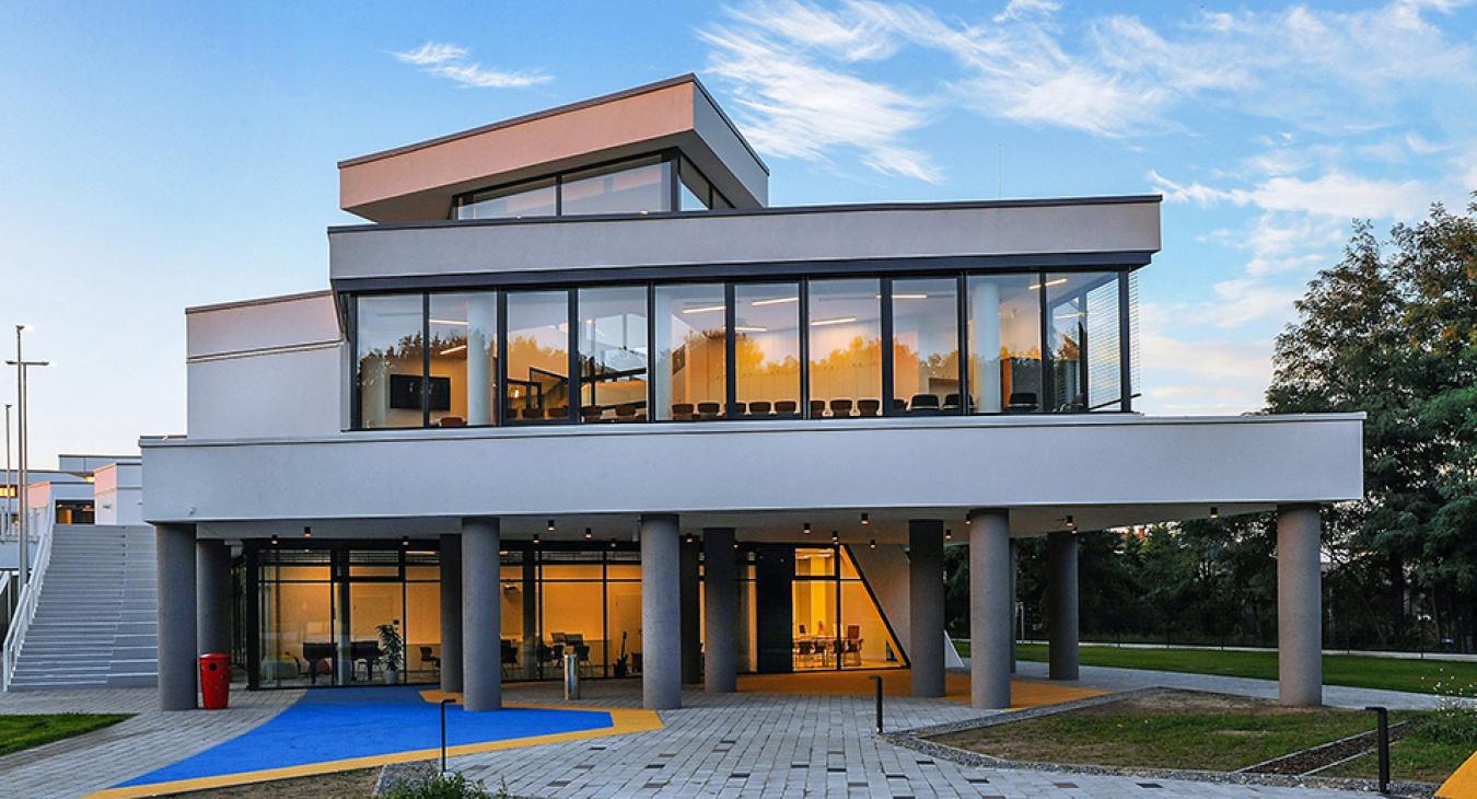 Többmilliós a tandíj a debreceni, nemzetközi iskolában, mégis több százmillióval támogatja az önkormányzat