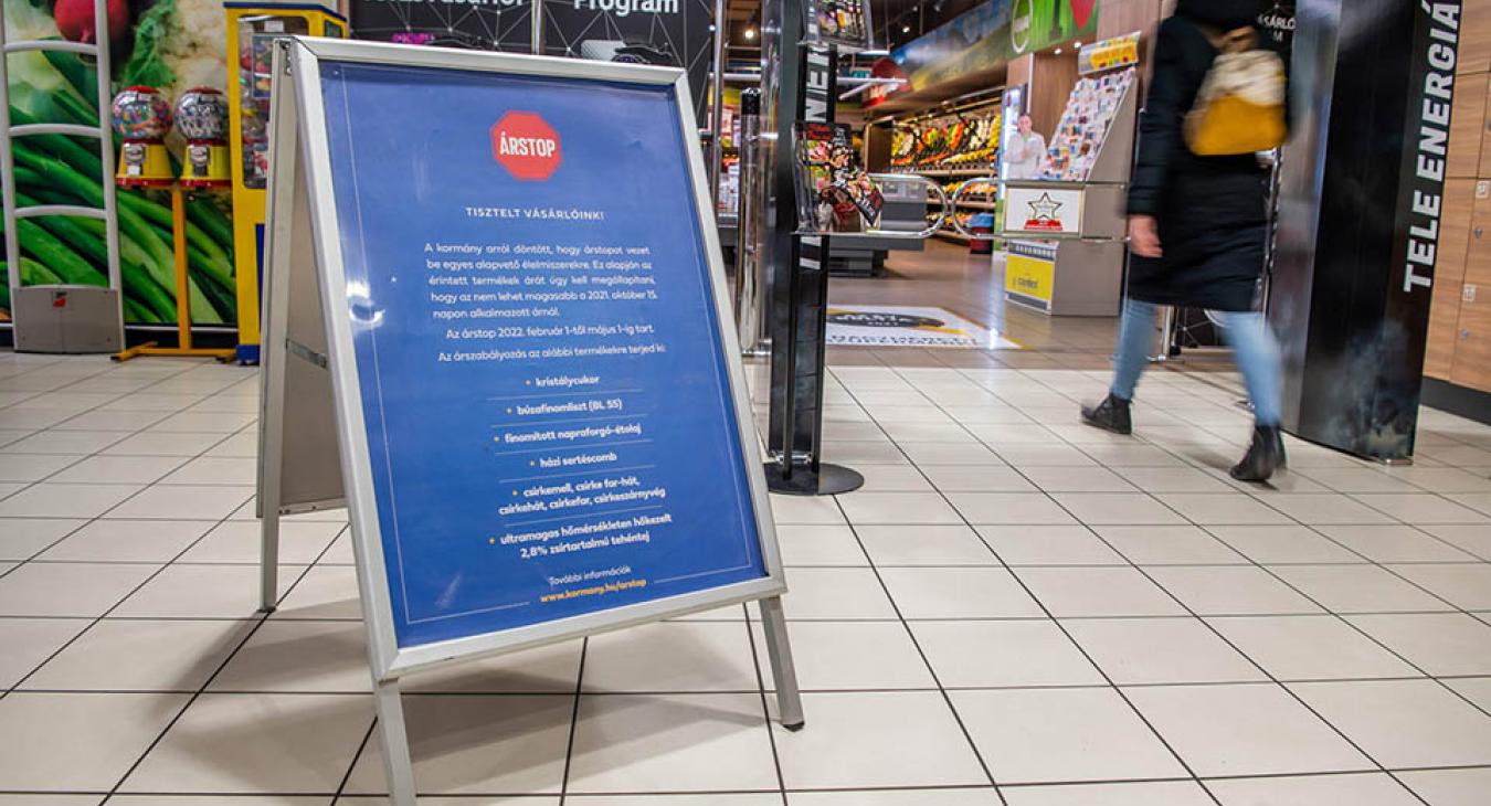 Az élelmiszerárstop kivezetéséről beszélt az államtitkár