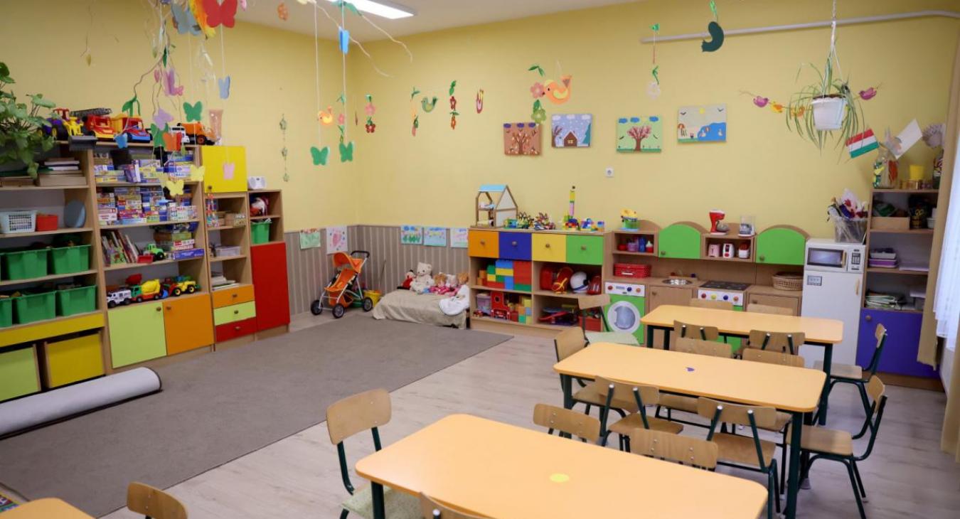 Trükközik az Orbán-kormány, hogy enyhítse az óvónőhiányt