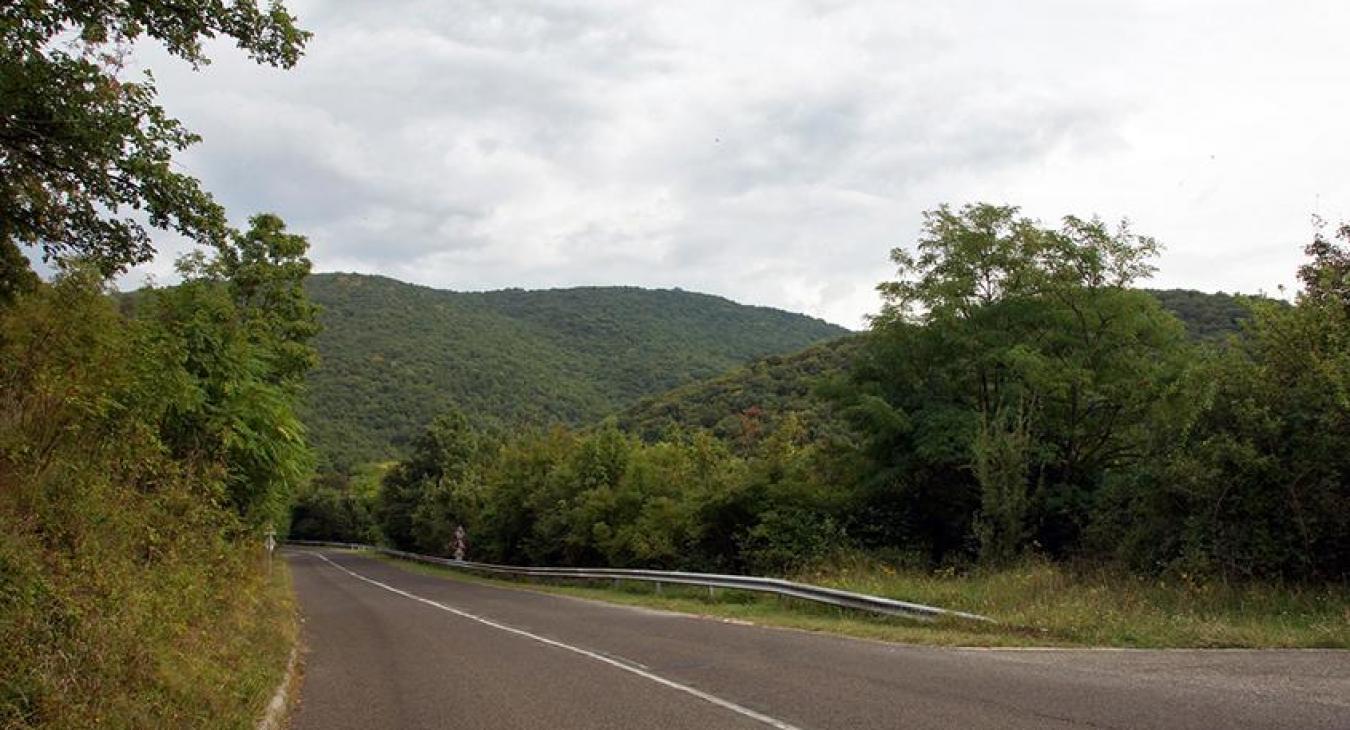 Kitiltják a motorosokat egy "döntögetős útról" Visegrádnál