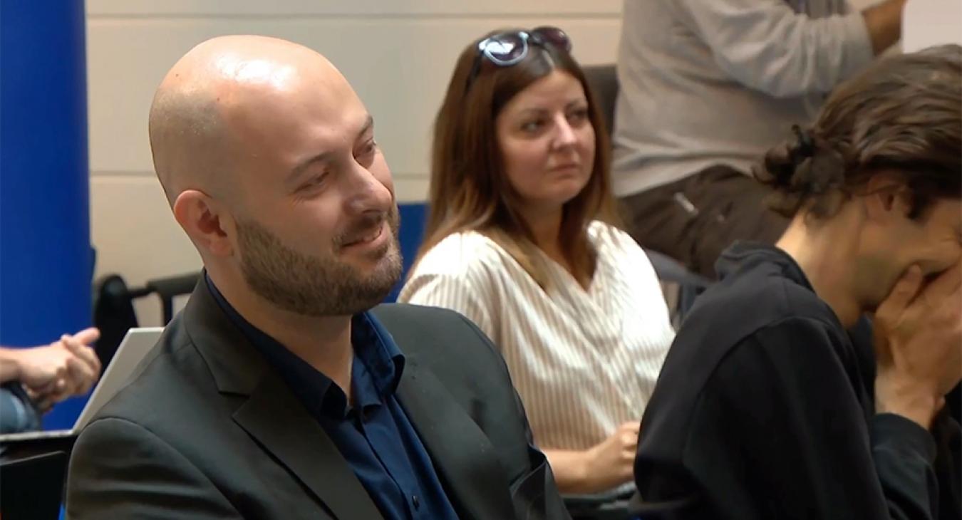 A propaganda kígyója a farkába harapott