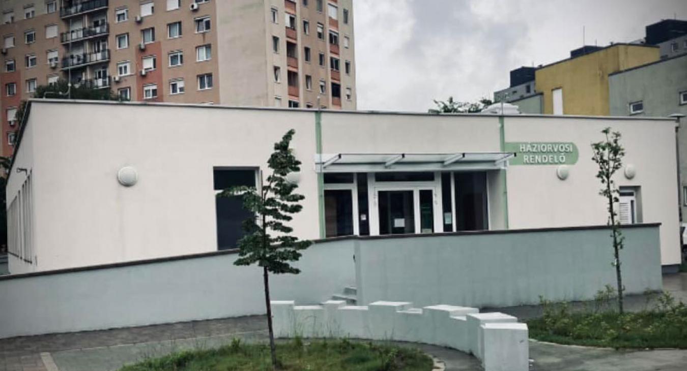 Leszakadt egy gyermekfogászat mennyezete Budapesten