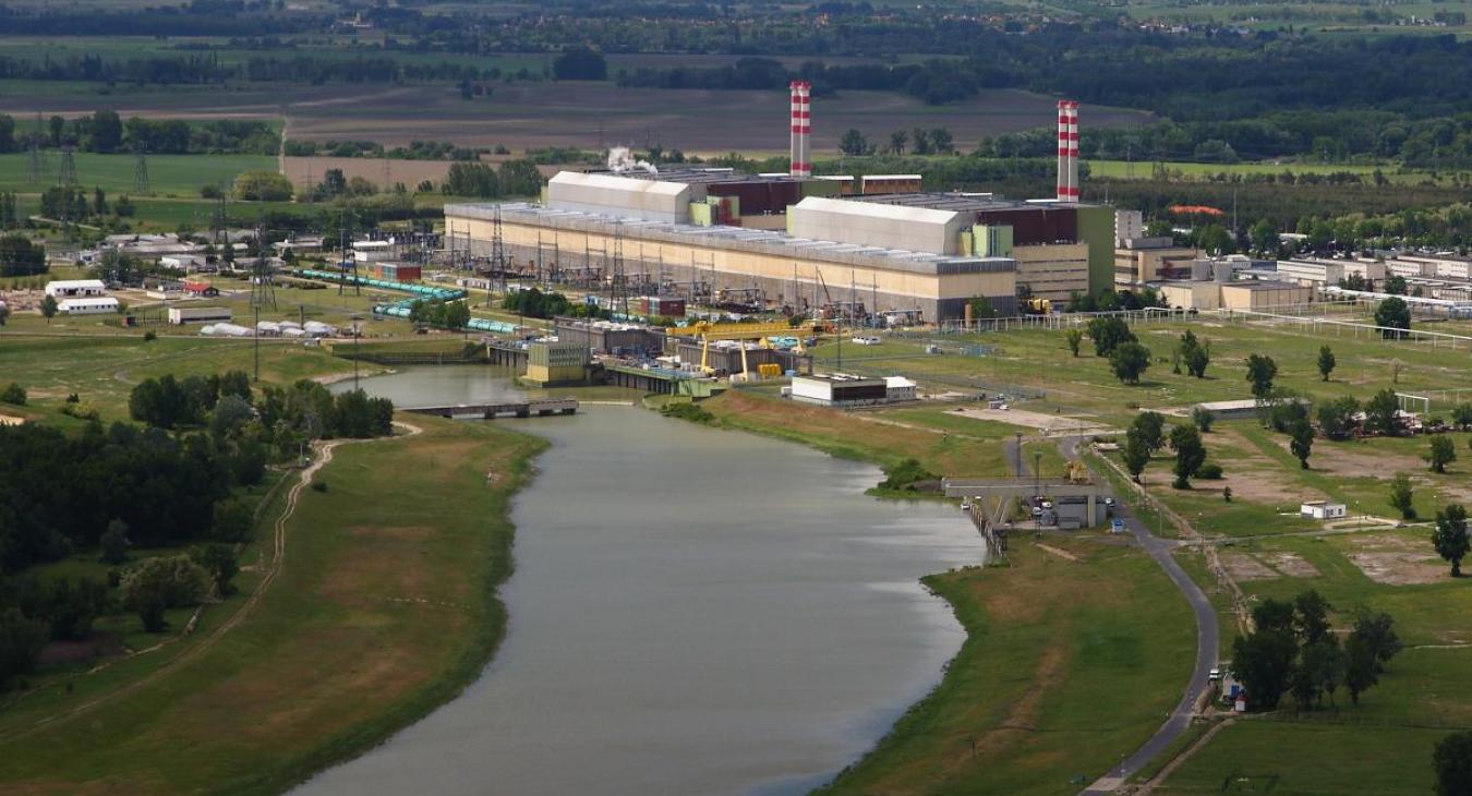 Olyan forró a Duna, hogy be kellett avatkozni a paksi atomerőműnél