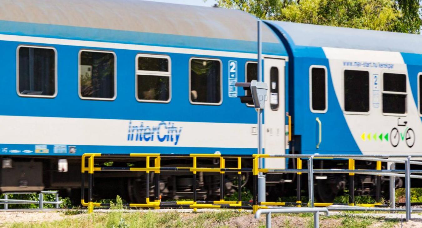 Elromlott a légkondi a három órás InterCity járaton, az ablakot is csak félúton nyitották ki