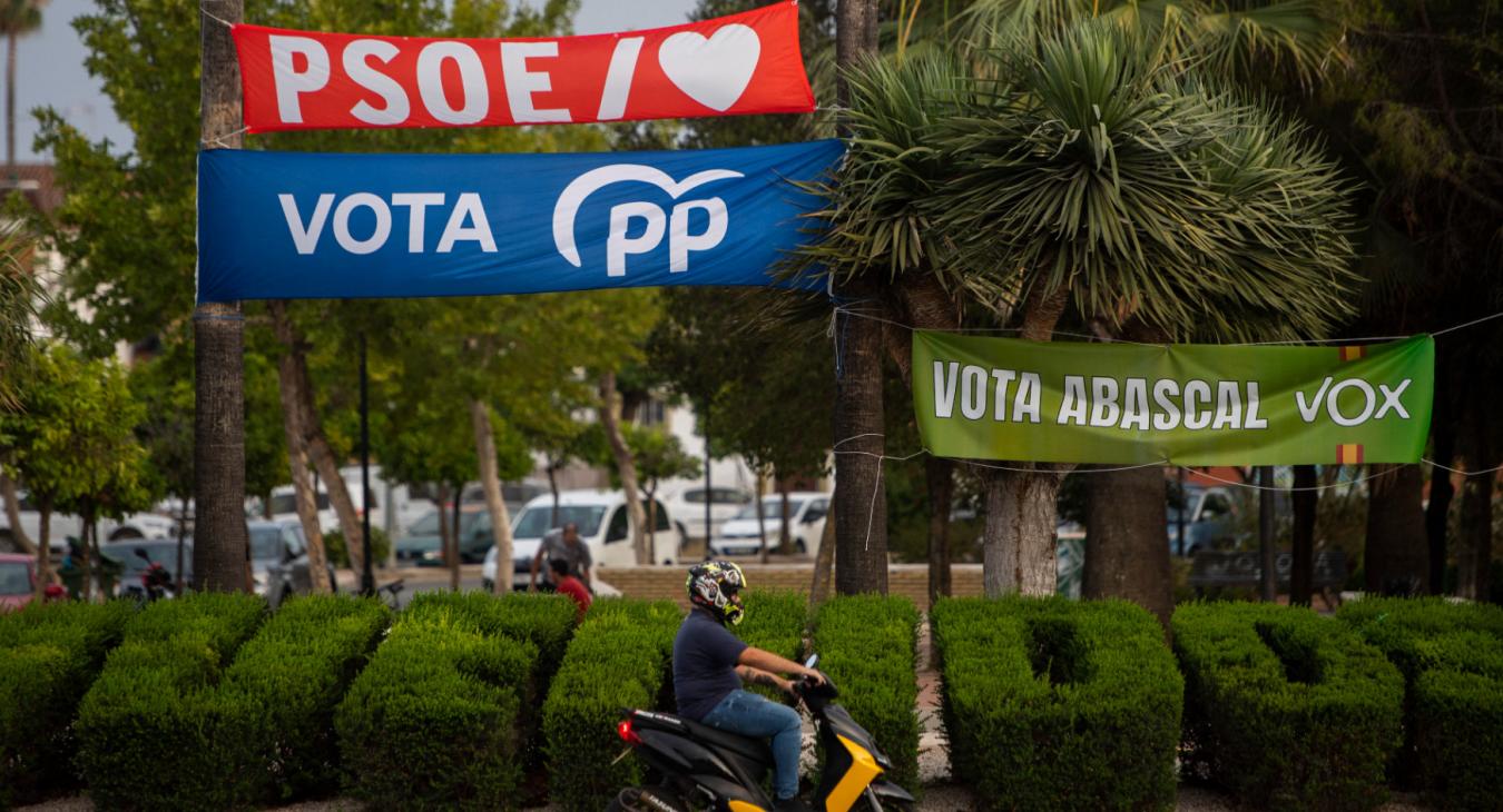 A konzervatívok nyerhetnek, de a szélsőjobboldal is kormányközelbe kerülhet a spanyol választáson