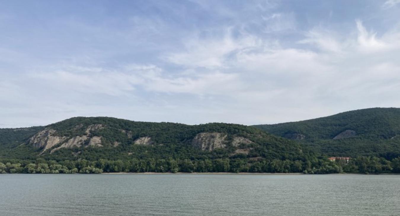 Fülledt idő, egy-egy záporral, zivatarral