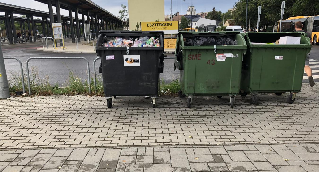 Igénytelenség mindenhol: Az esztergomi vonat- és buszállomás a gyakorlatban