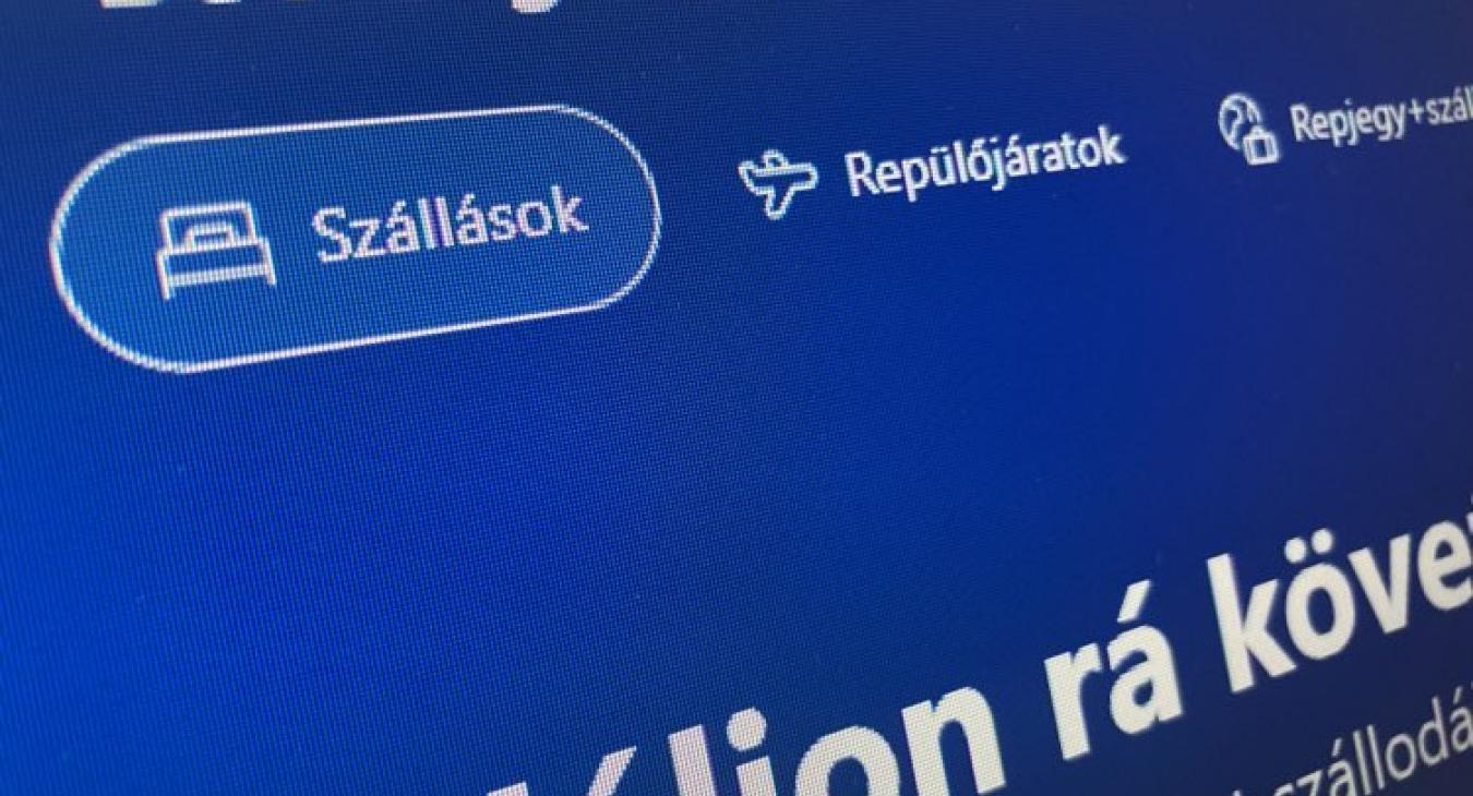 Áll a bál a Booking háza táján