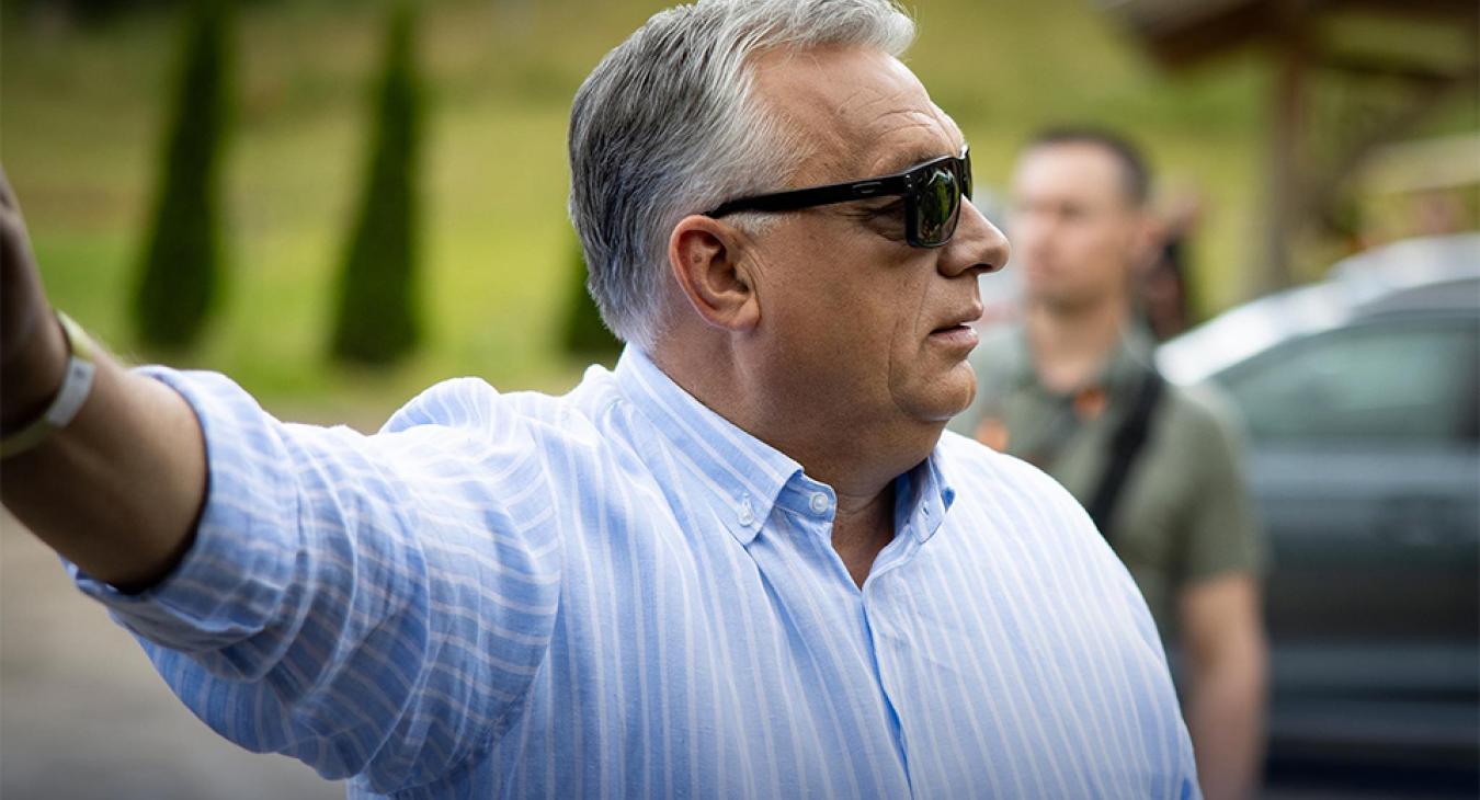 Kivételes eset, amikor egy másik ország kormányfőjére szájkosarat kell tenni, hogy ne okozzon sok bajt