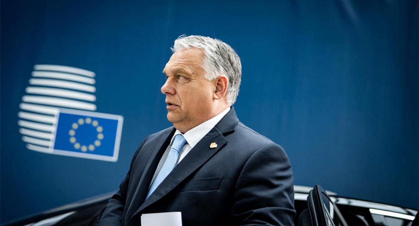 Ujhelyi szerint beleverték Orbán fejét a brüsszeli betonba