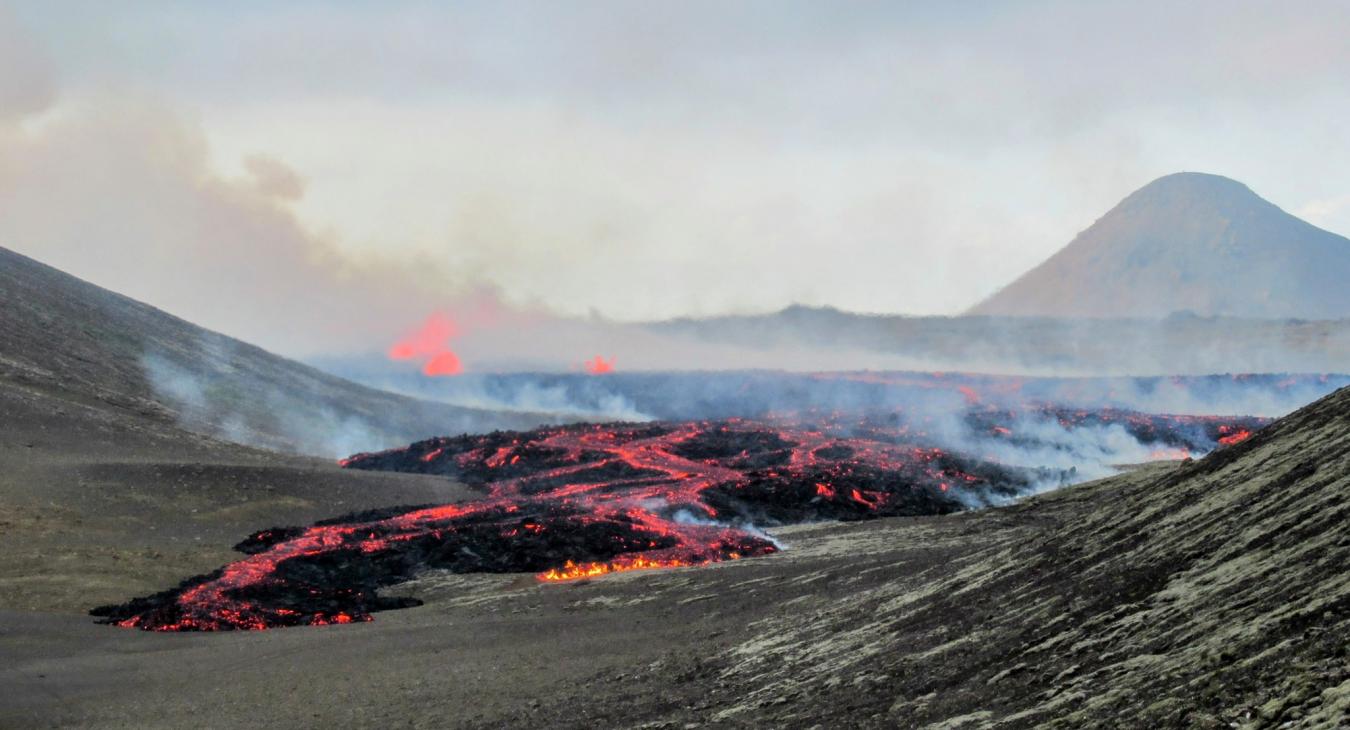 Kitört a vulkán Izlandon - VIDEÓK