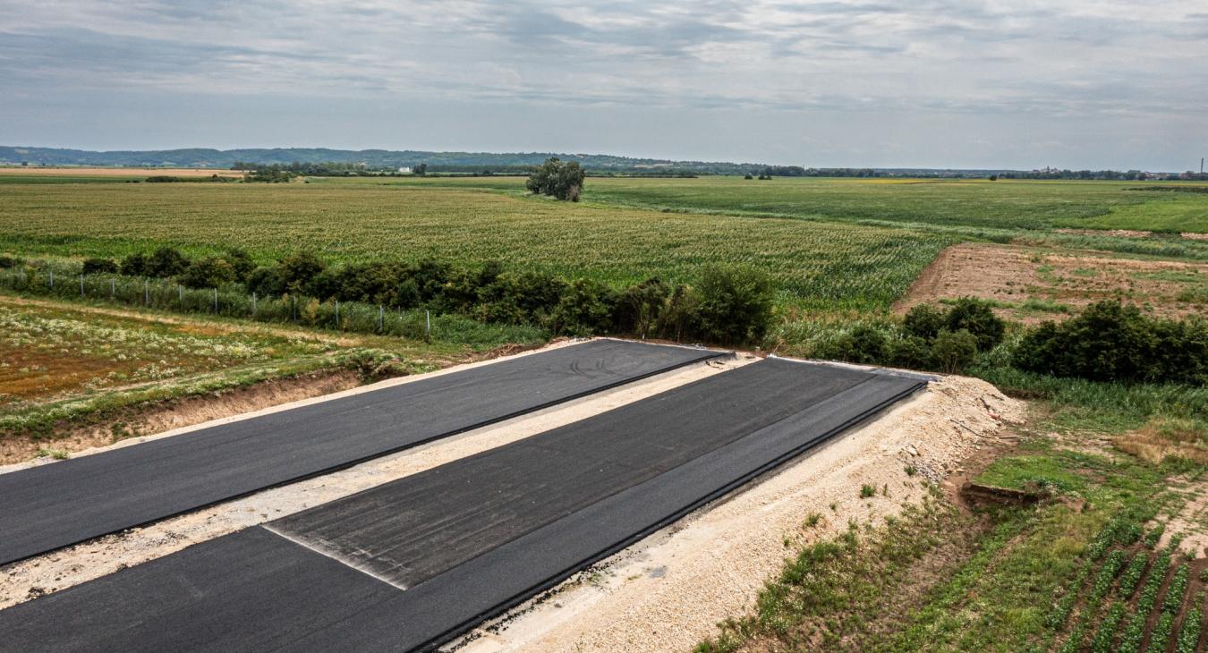 A semmiben ér véget a méregdrága M6-os