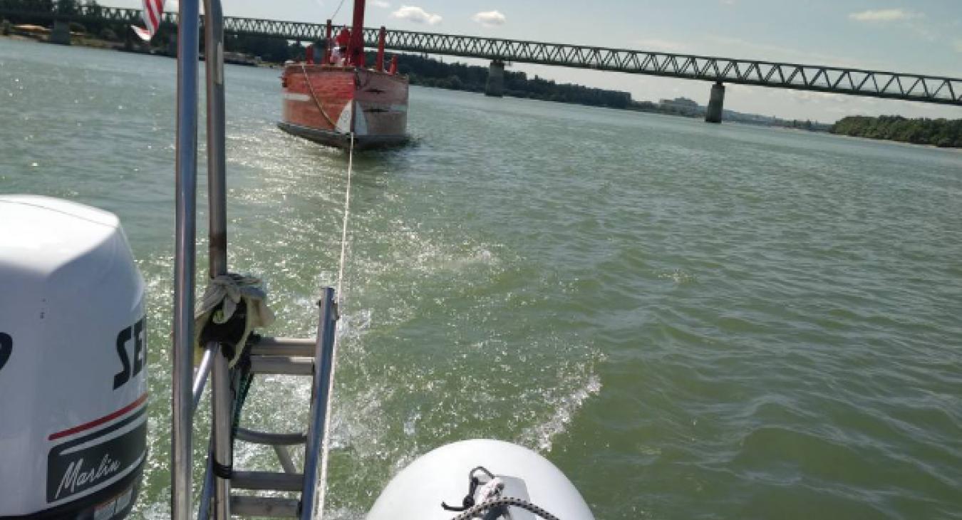 14 gyerekkel a fedélzeten elszabadult egy hajó a Dunán 