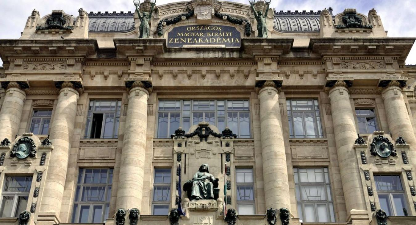 Újabb egyetem körül dagad a botrány