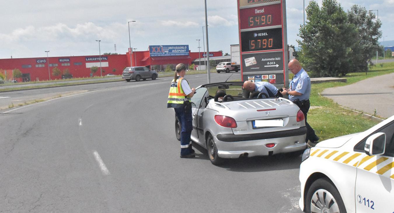 Önmagáról nem sokat tudva száguldozott egy bekokainozott sofőr az M3-ason