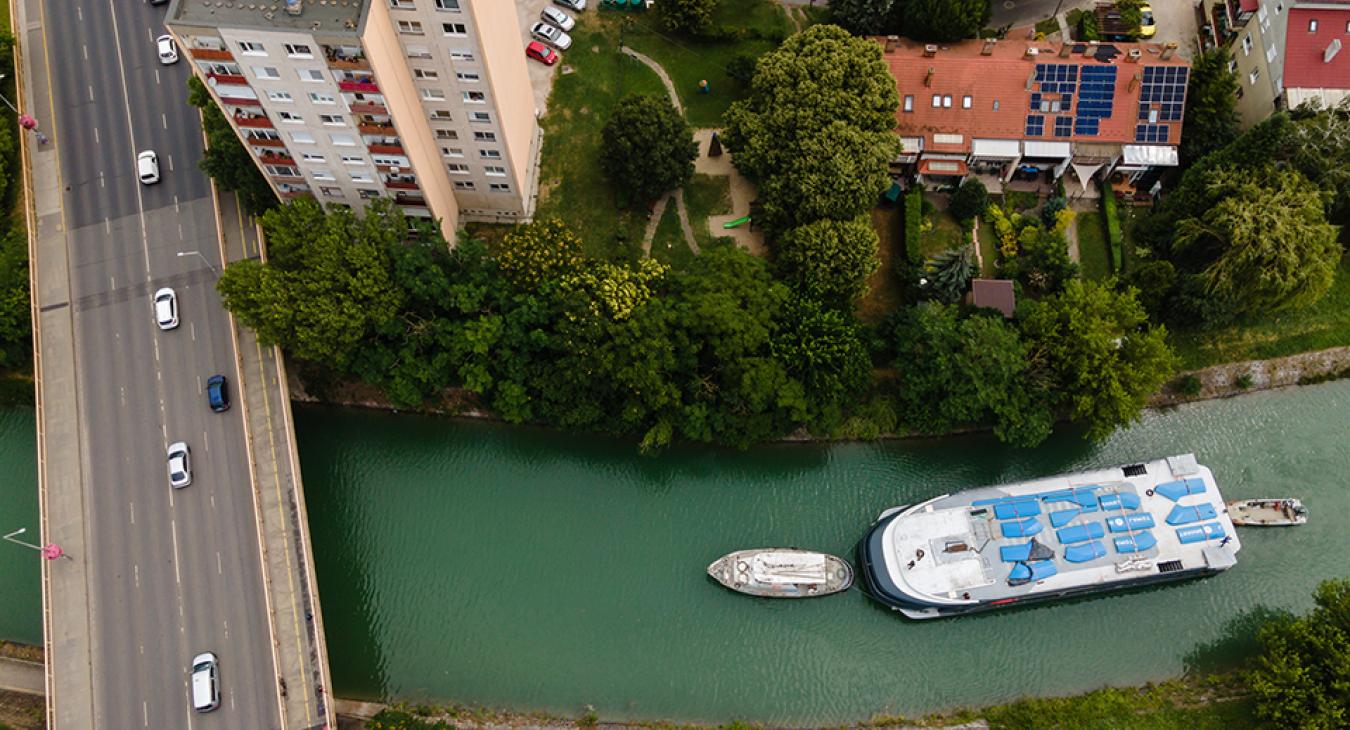 Az új hajók átúsztak a Balatonra