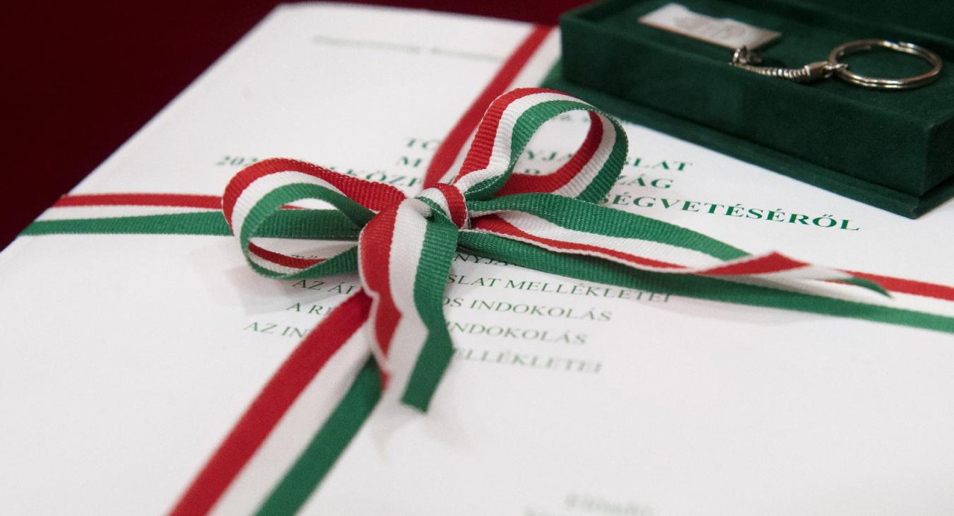 A jövő évi költségvetés főbb számairól dönthet a parlament