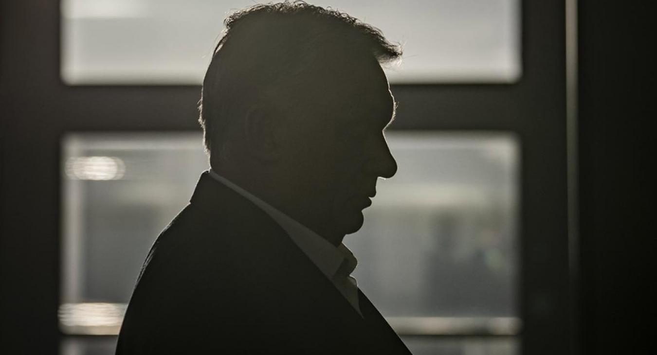 Orbán rejtegeti, hogy csődben van az ország, a NER-közeli cégek miatt