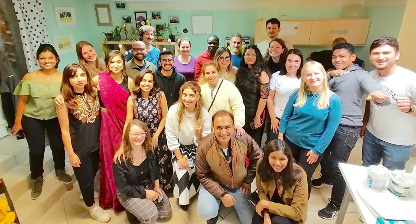 Menekülteknek és bevándorlóknak nyújt egyedülálló díjmentes segítséget a Mira Ház interkulturális közösség tér