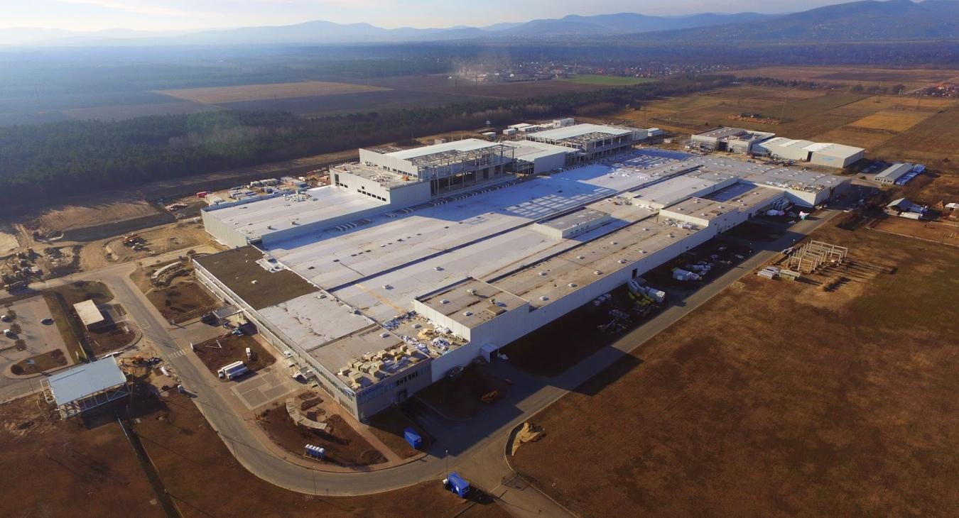 A samsung gödi gyára miatt természetvédelmi területen vágott ki fákat Mészáros Lőrinc cég