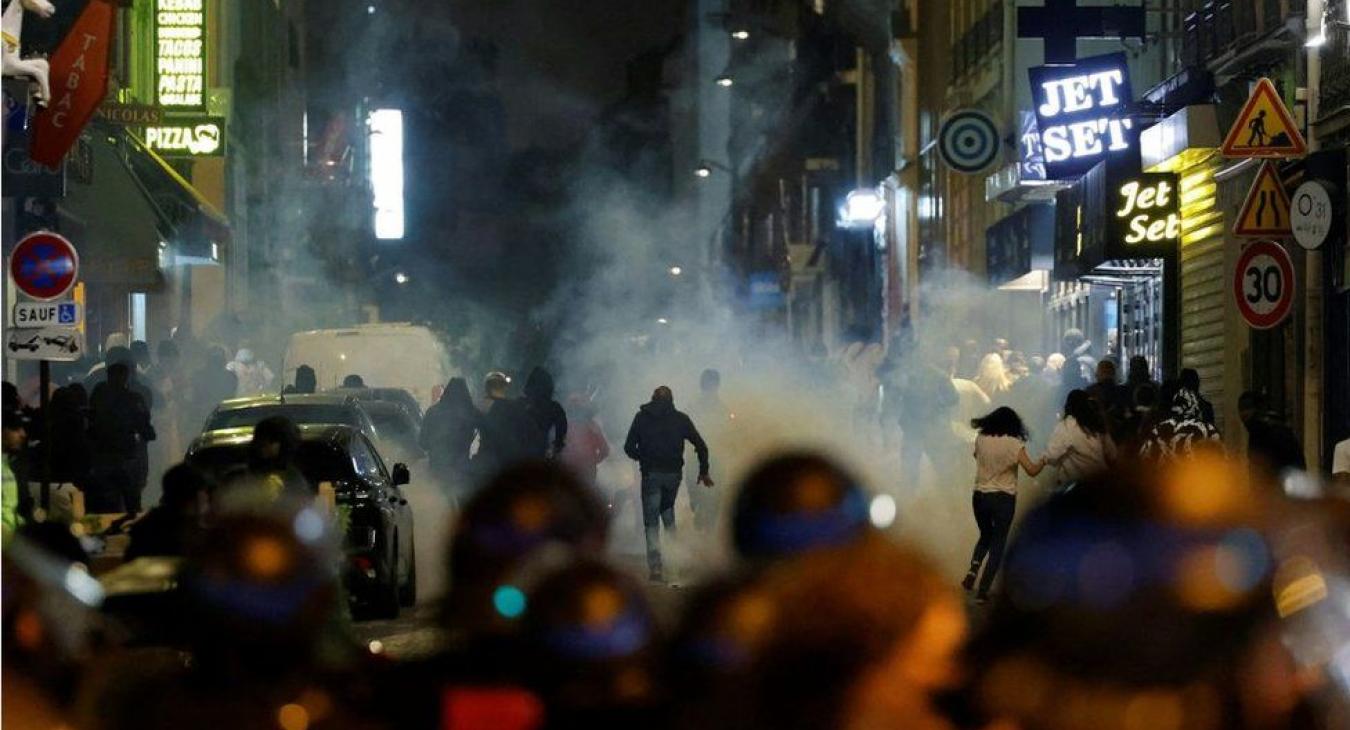 Évtizedes feszültség tört ki, hibrid identitás alakult ki a francia külvárosokban