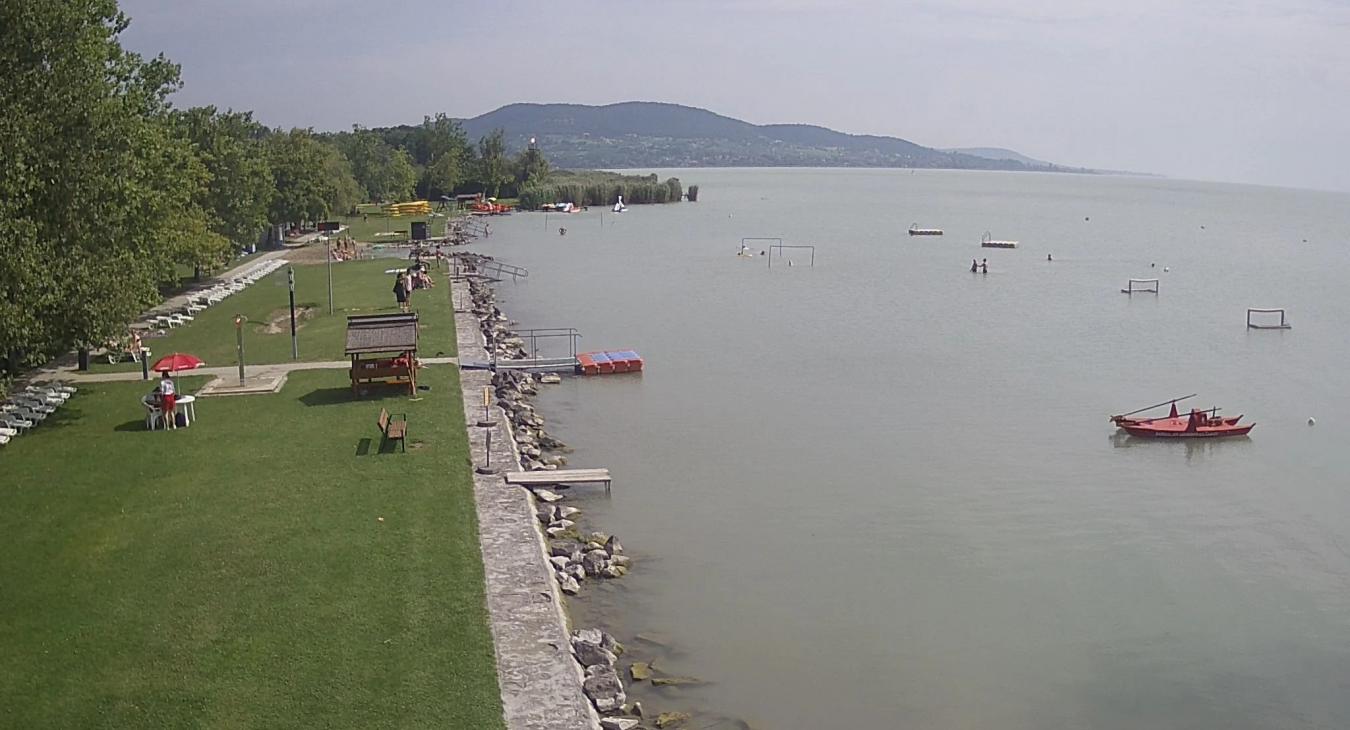 A NER-média meséivel szemben ellentétes dolgokat tapasztalt a Mandiner újságírója a Balatonon