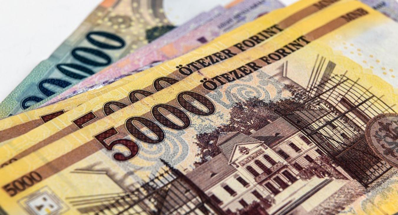 Ezért roppant össze látványosan a forint