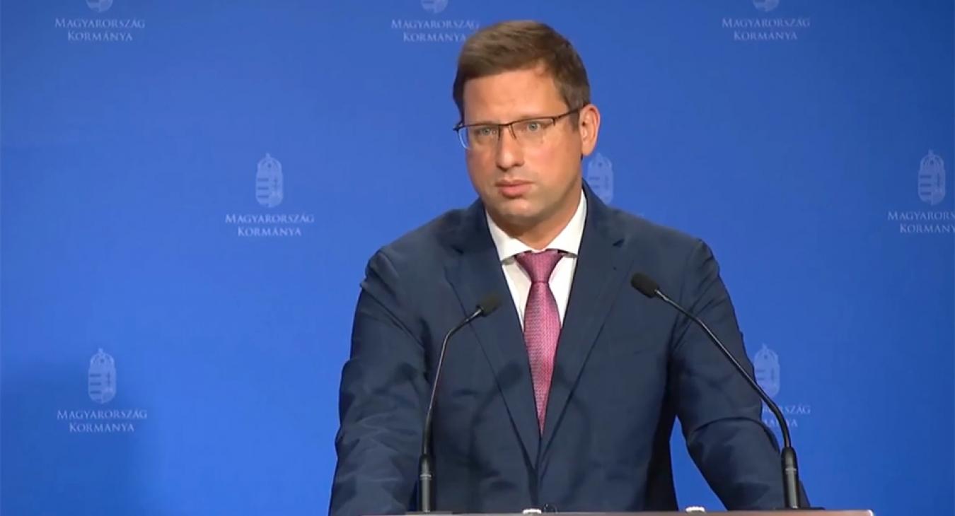 Gulyás Gergely megpróbálta a roma gyermekek nyakába varrni a magyar oktatás siralmas teljesítményét