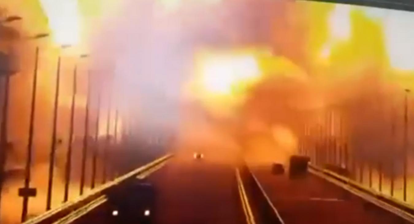 Az ukrán vezetés elismerte, hogy ők robbantották fel a Krími-hidat